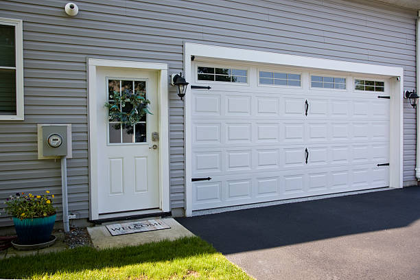 24/7 Emergency Garage Door Panel Replacement experts in Henry County County, IN